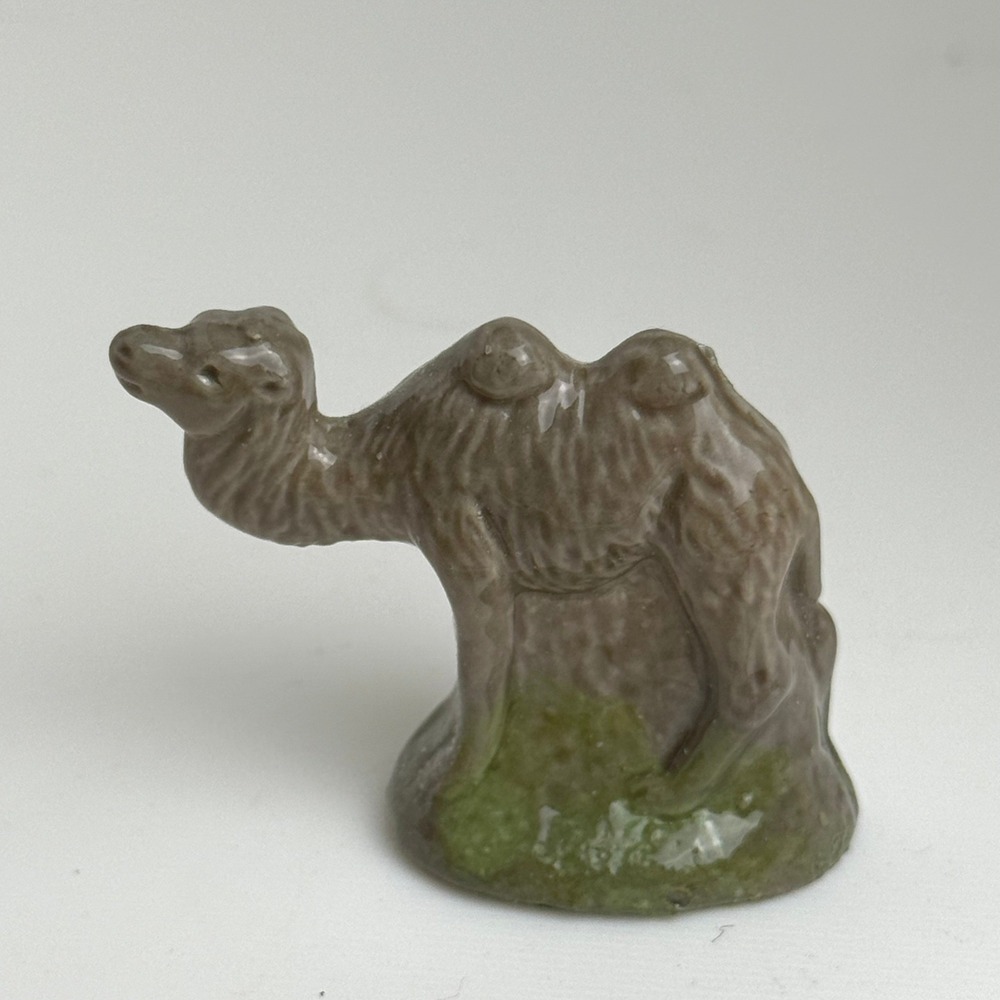 Wade Whimsies Red Rose Tea Camel Figurine Brown Glossy Porcelain Miniature